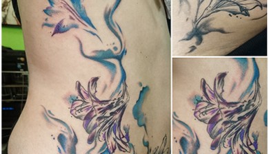 allstyle tattoo berlin ink bauch belly blueten blossom blume flower lilie lilith watercolor aquarell color colortattoo