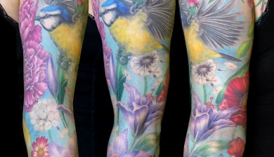 allstyle tattoo berlin ink miss nico meisen birds blumen flower vogel blossom bluete nature fullsleeve halfsleeve lilie lilith bug marienkaefer realistic realistictattoo color colortattoo