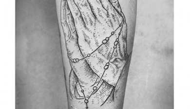 allstyle tattoo berli ink katrin ingwersen betende hande prayer hands linework religion cross