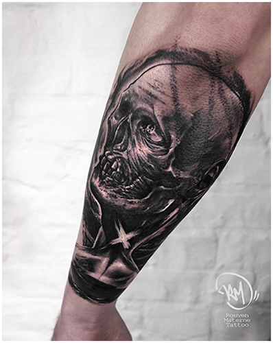 rouvenmtaernetattoo rouvenmaterne rouven materne allstyletattooberlin allstyletattoo tattoobelrin allstyle tattoo berlin all style zombie skull hourglass stundenglass