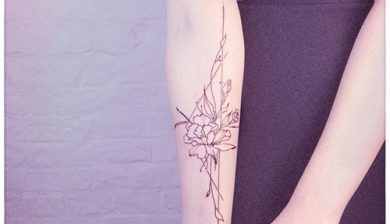 allstyletattooberlin katriningwersentattoo katriningwersen floraltattoo geometrictattoo armtattoo finelinetattoo fineline fineart linework lineworktattoo flowertattoo flower blackwork sketchtattoo