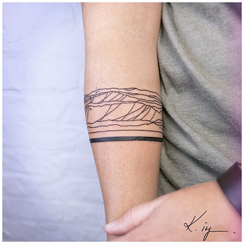 Gorgeous piece of fineline art. katriningwersentattoo katriningwersen allstyletattooberlin allstyletattoo allstyle linework finelinetattoo fineline fineart geometrictattoo geometric armtattoo waves ocean wavetattoo wellentattoo oceantattoo ozeantattoo