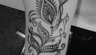innerarmtattoo ornamentaltattoo curlicuetattoo innenarmtattoo schnörkel schnörkeltattoo finelinetattoo allstyletattoo allstyletattooberlin sajosuriel sajo sajotattoo blackandwhite finelines blackandgreytattoo floraltattoo floral girlietattoo girltattoo girlswithtattoos
