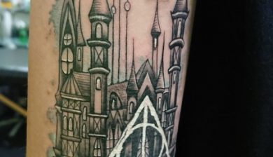 sajo.tattoo hogwarts harrypotter castle schloss finelines sajo sajotattoo sajosuriel allstyletattooberlin allstyletattoo harrypottertattoo harrypottercastle watercolortattoo moon moontattoo magic magical magicalplace magictattoo mysticaltattoo mystischestattoo fantattoo harrypotterfan harrypotterfantattoo