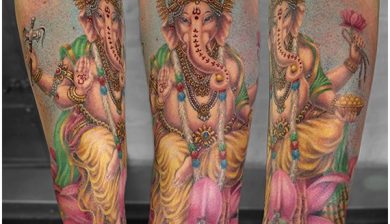 missnicotattoo missnico allstyletattooberlin allstyletattoo ganesha ganeshatattoo indiantattoo indischestattoo indischegottheit hinduistischestattoo indiandeity hindudeity hindutattoo colortattoo tattoo ink illustrativetattoo cooltattoo besttattoo berlintattoo tattooberlin germantattooers tattooart detailedtattoos