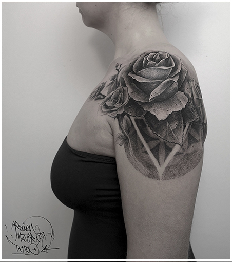 rouvenmaternetattoo rouvenmaterne allstyletattooberlin allstyletattoo blx blxckwork blacktattoo blacktattooing black darkwork shouldertattoo schultertattoo asstattoo bootytattoo arschtattoo potattoo rosetattoo rosentattoo blackandgreytattoo blackngreytattoo blackandgrey blackngrey blackandgreyrealism