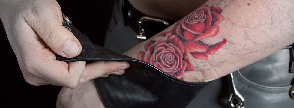 missnicotattoo allstyletattooberlin roses leatherfetish tattoo berlin